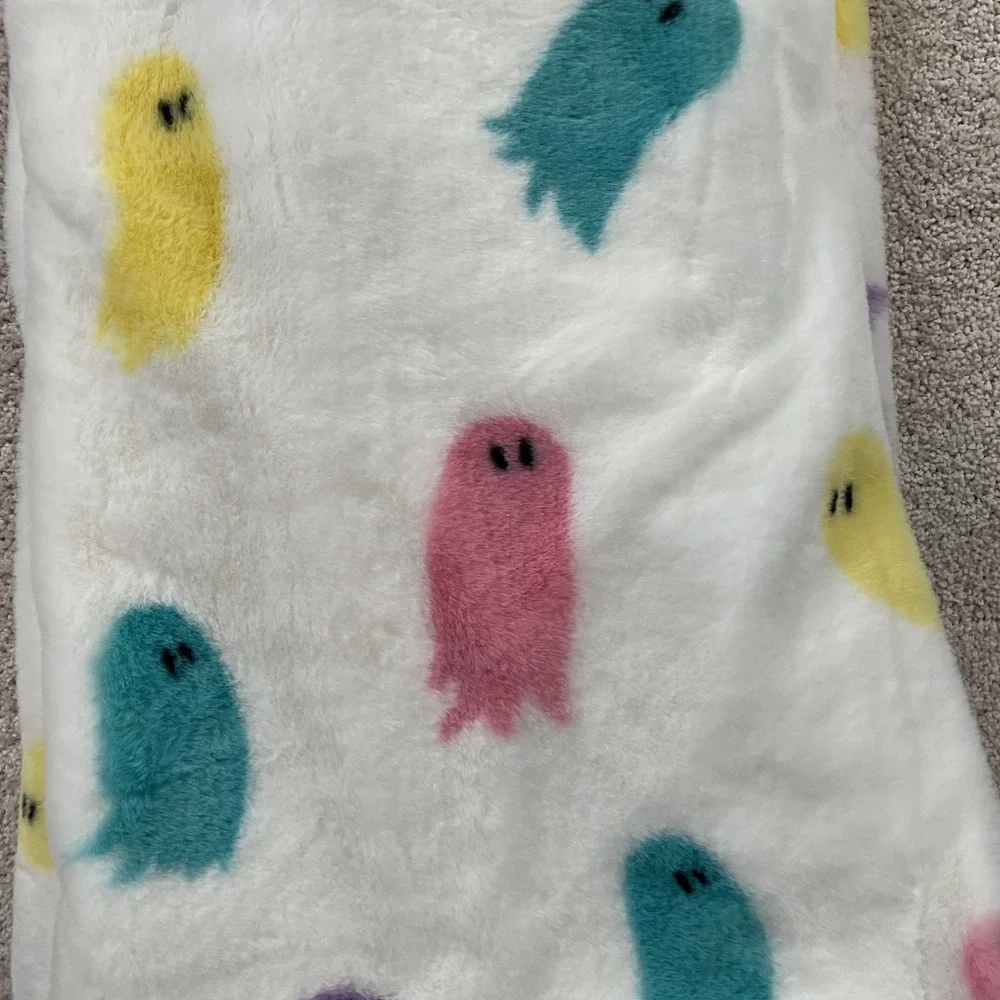 Storehouse Seasonal Faux Fur Ghost Throw‎ 50x70 White Multi Color Halloween